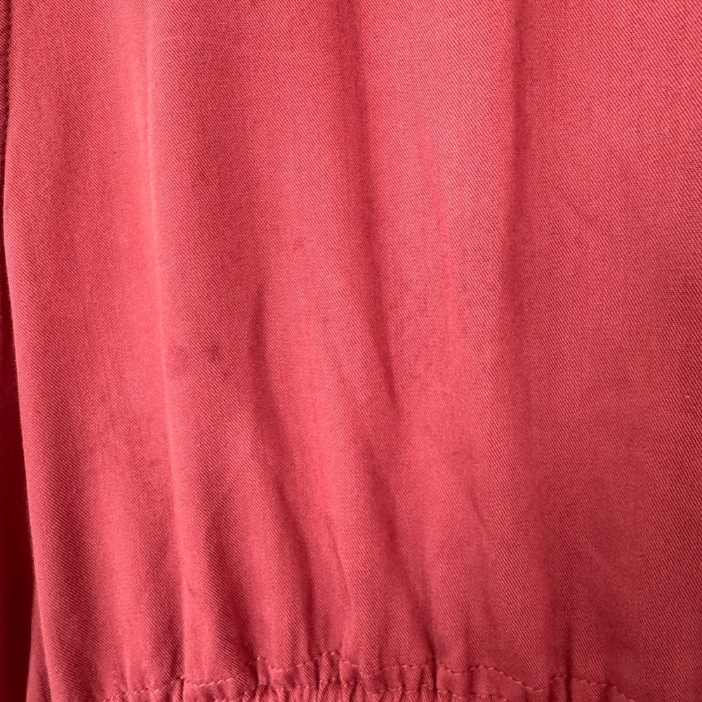 Entro Red Sleeveless Vest with Stand-Up Collar - Picture 5 of 6